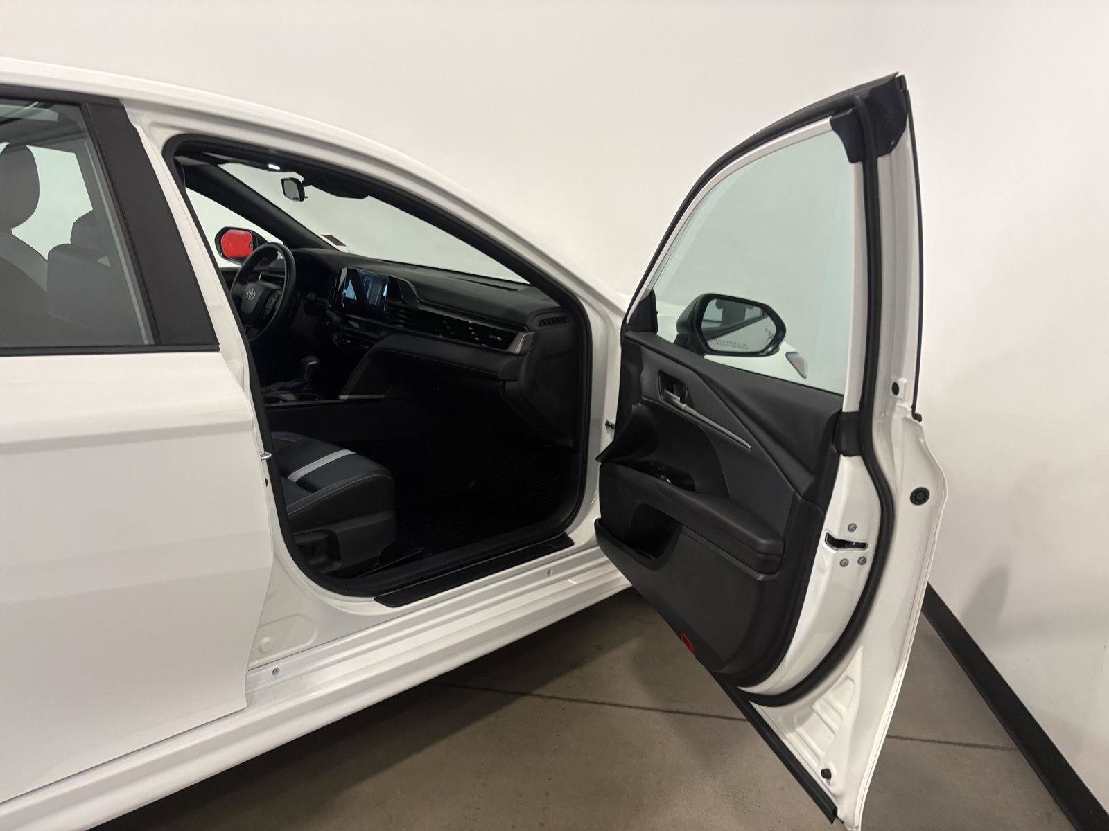Used 2025 Toyota Camry SE FWD image 43