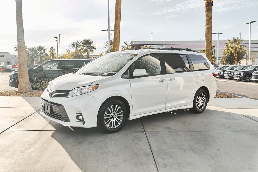 Used 2020 Toyota Sienna XLE w/ XLE Navigation Package image 4