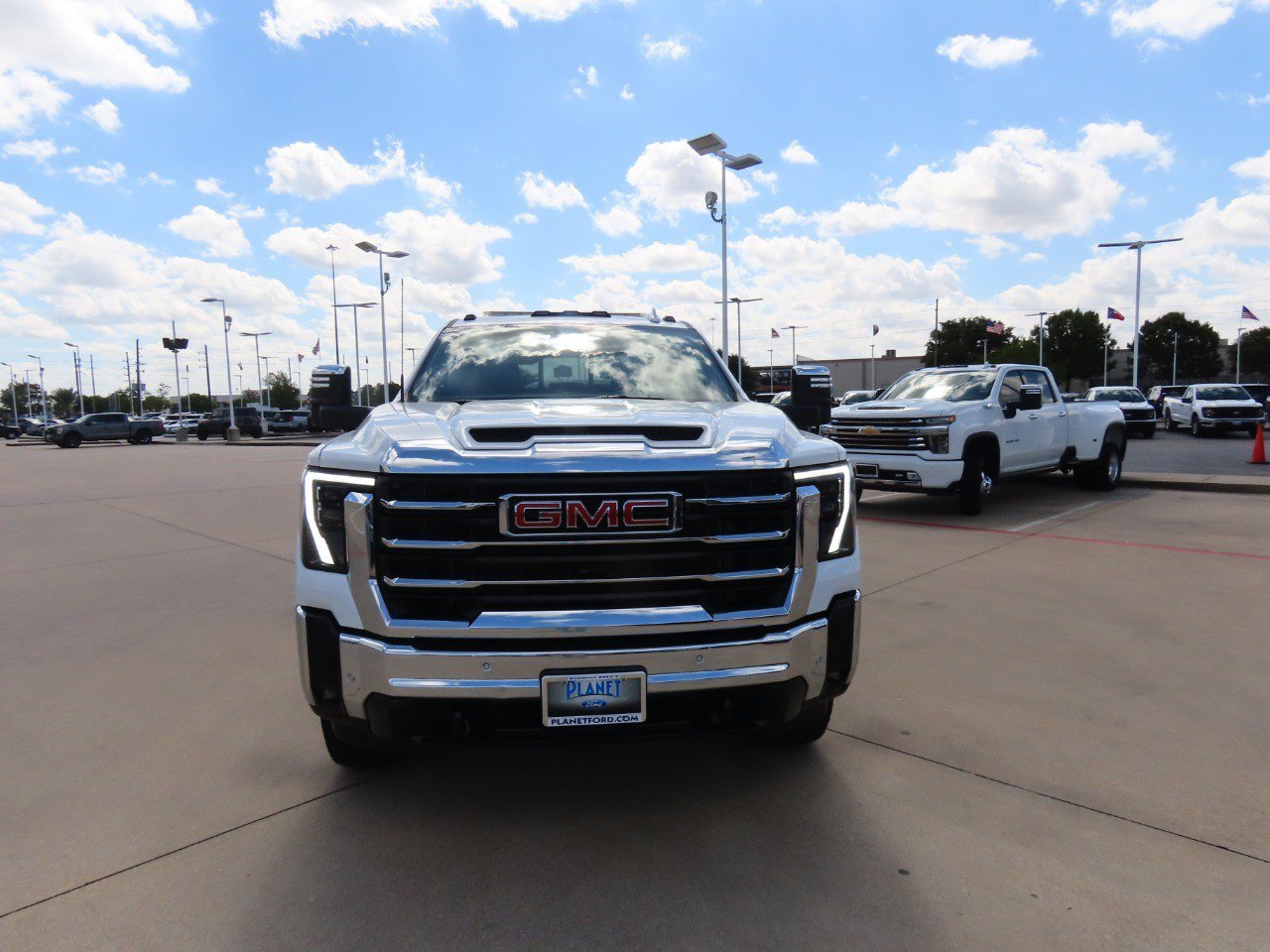 Used 2025 GMC Sierra 2500 SLT w/ SLT Convenience Package image 3