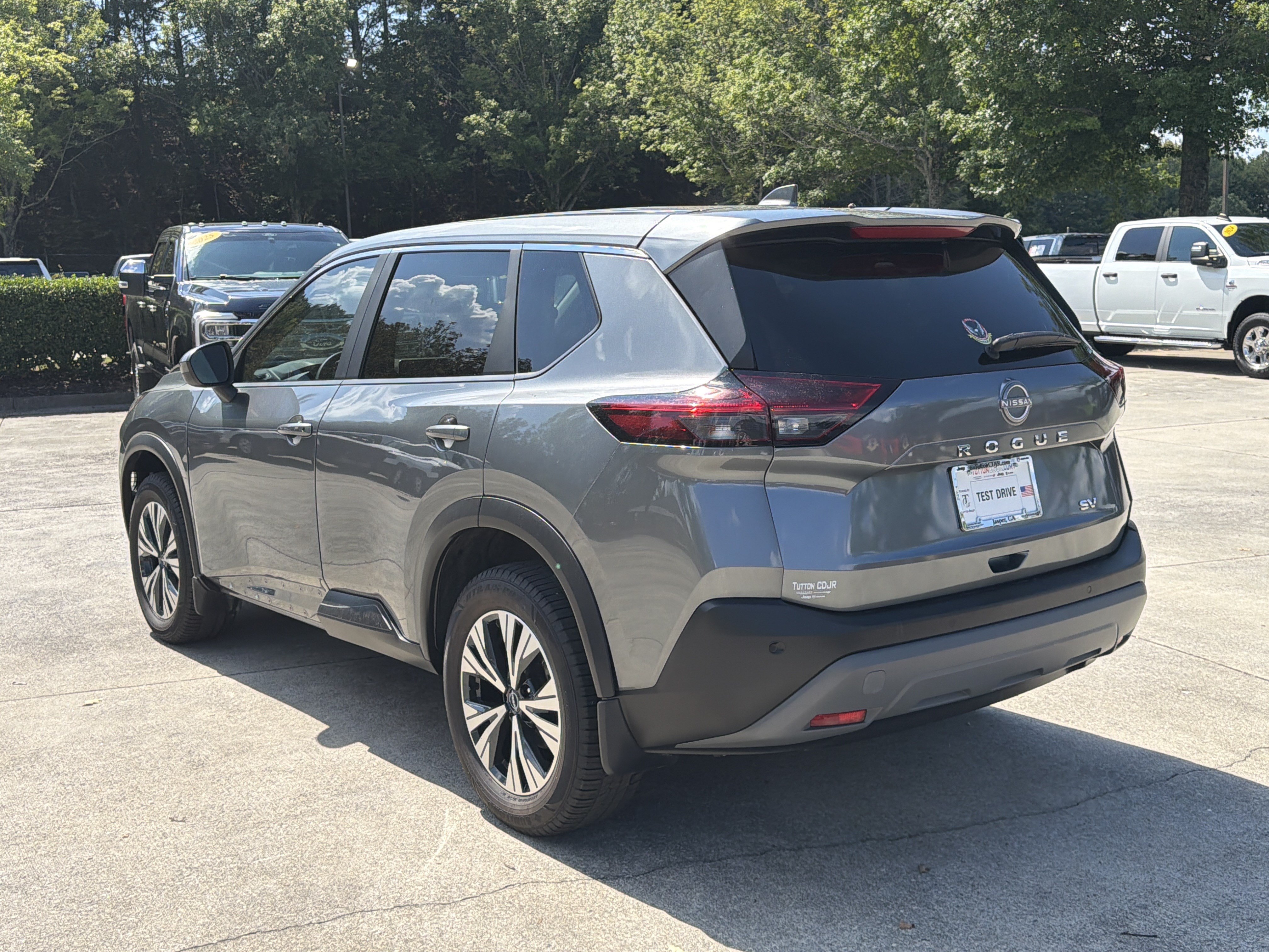 Used 2023 Nissan Rogue SV FWD image 5