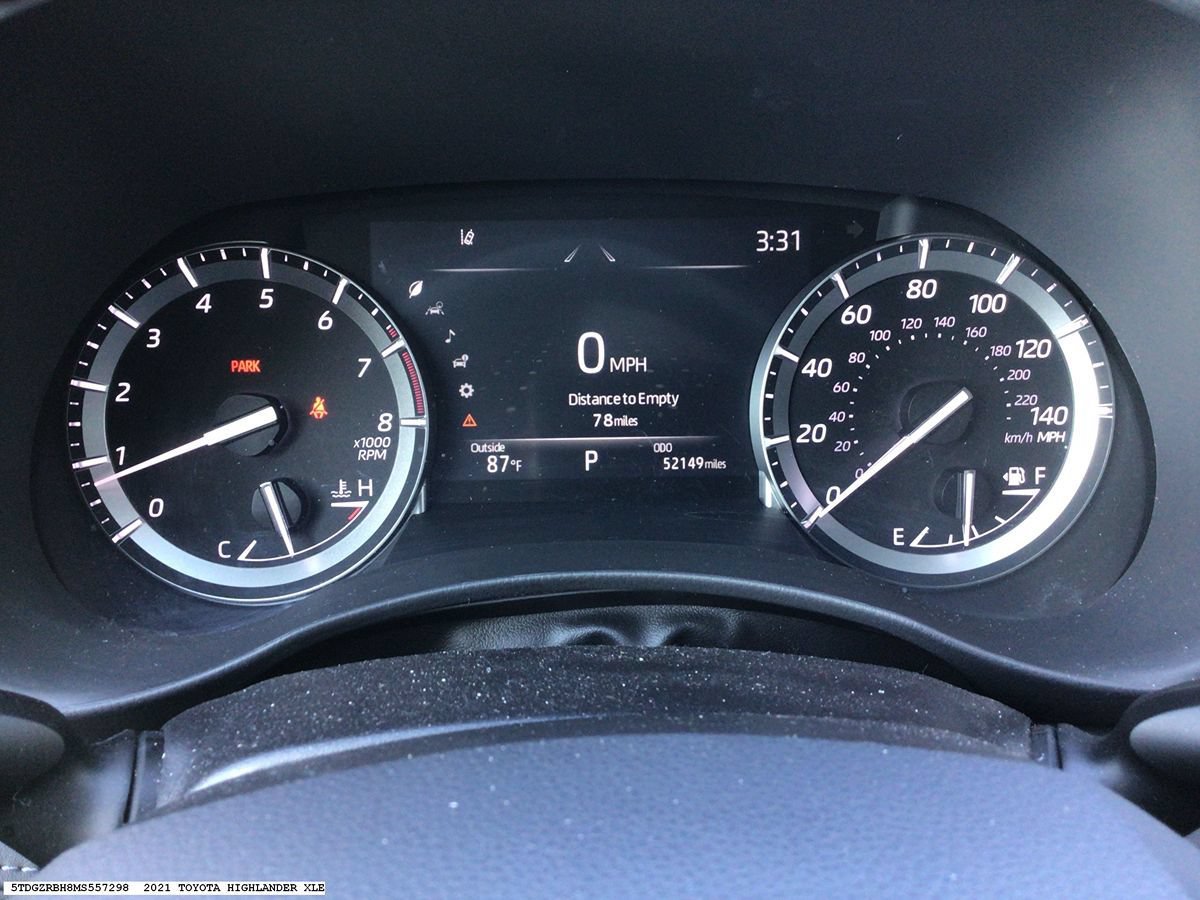 Used 2021 Toyota Highlander XLE AWD/4WD image 13