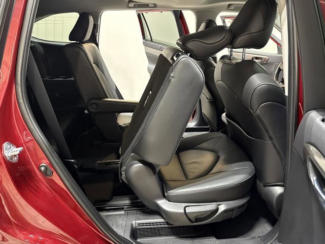 Used 2021 Toyota Highlander Limited image 27