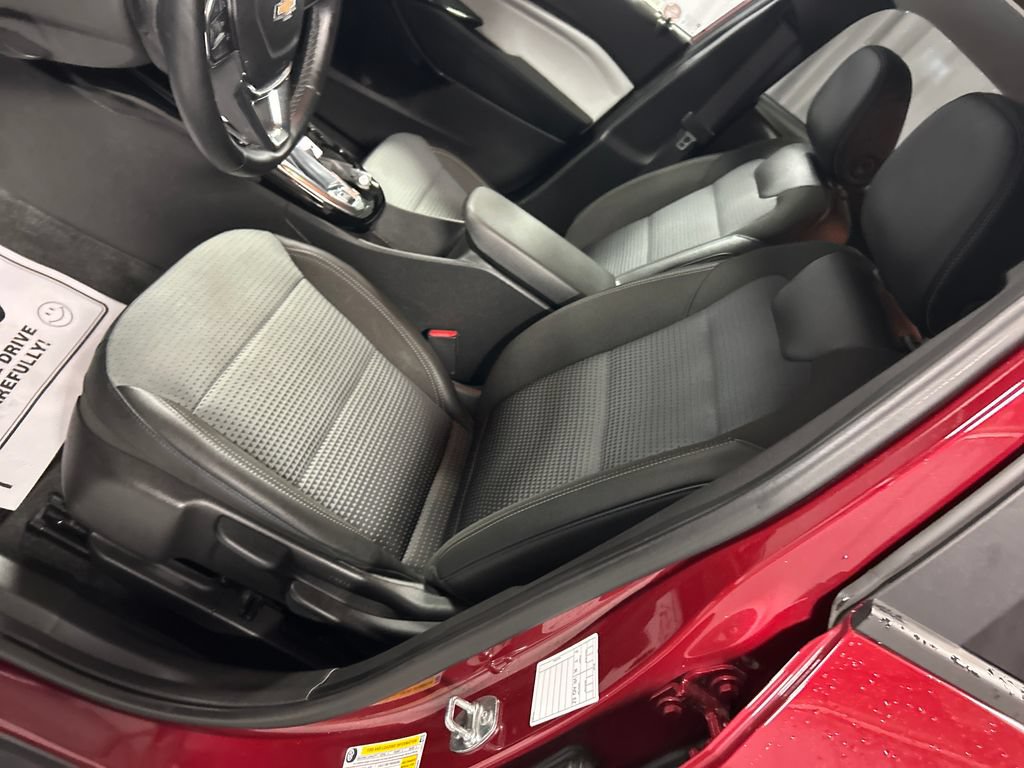 Used 2025 Chevrolet Trax LT w/ LT Convenience Package FWD image 10