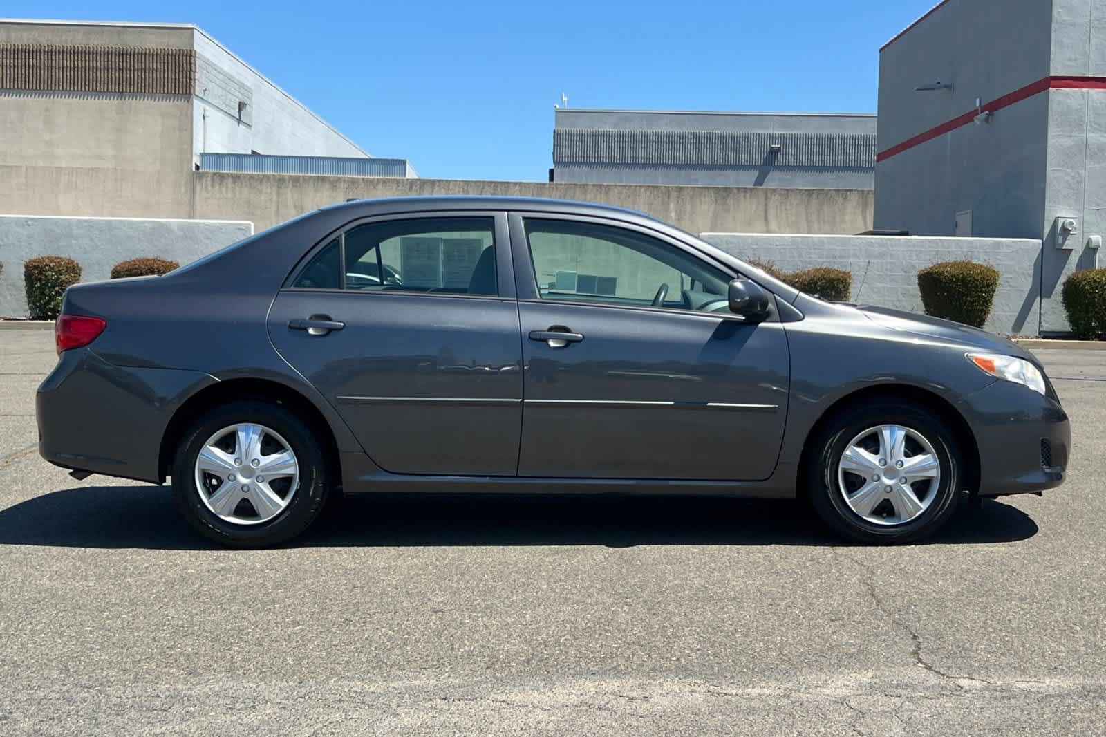 Used 2010 Toyota Corolla LE FWD image 6