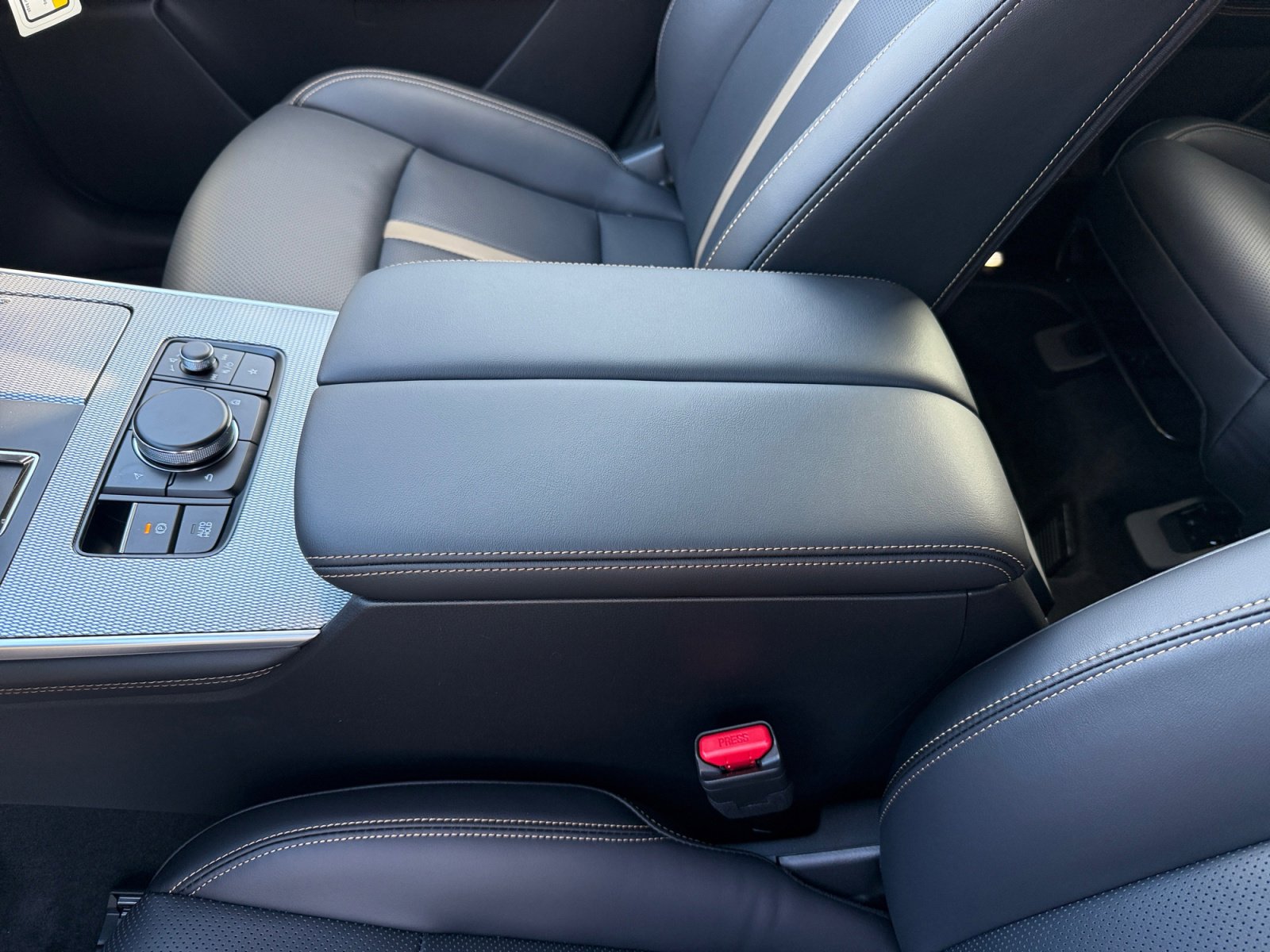 New 2026 MAZDA CX-90 Plug-In Hybrid w/ Premium Plus image 14