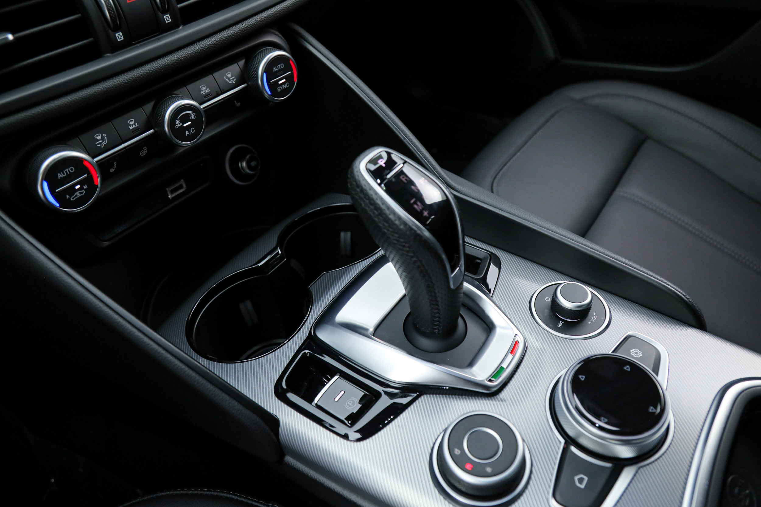 Used 2025 Alfa Romeo Giulia w/ Driving Assist Package image 22