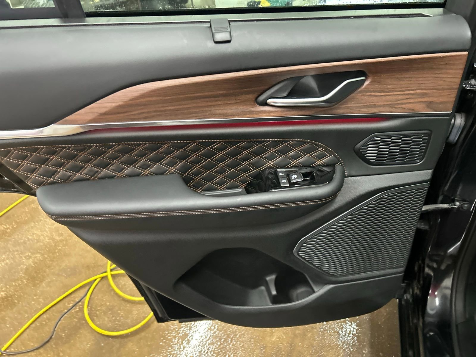 Certified 2023 Jeep Grand Cherokee Summit w/ Luxury Tech Group V image 23