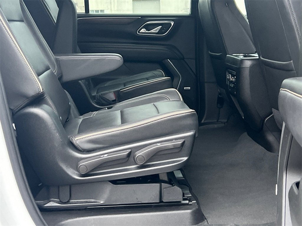 Used 2023 Chevrolet Suburban Premier image 11