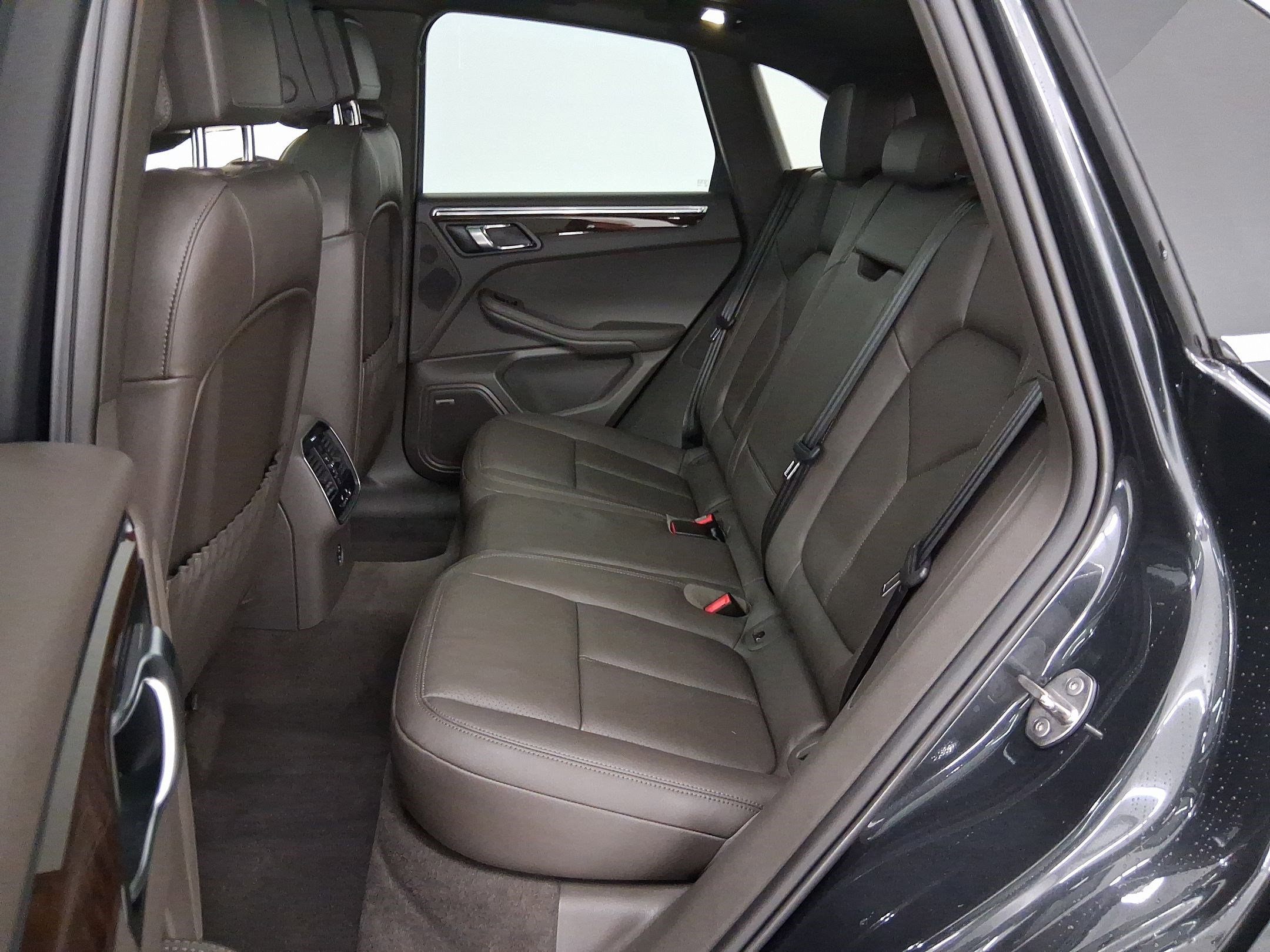 Used 2026 Porsche Macan image 13