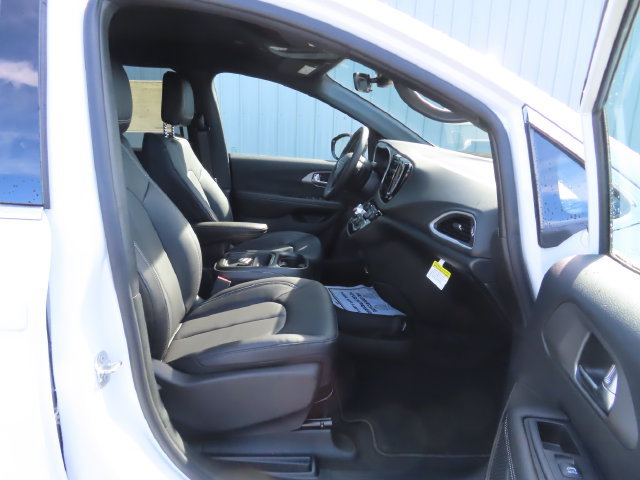 New 2027 Chrysler Pacifica LX FWD image 22
