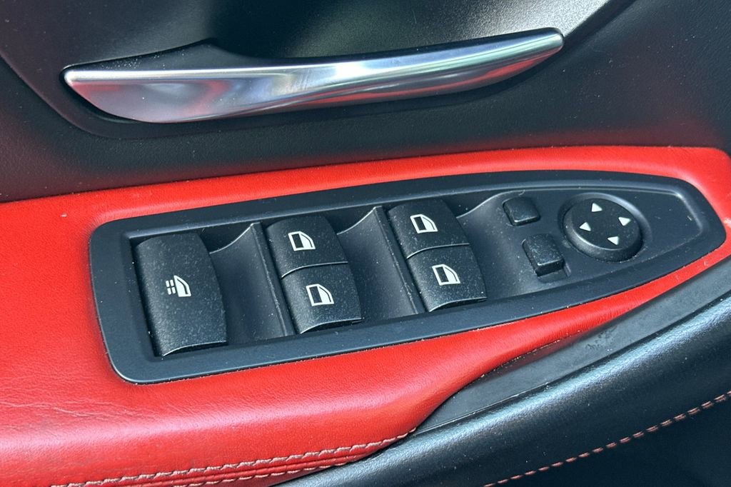 Used 2015 BMW M4 Convertible image 11