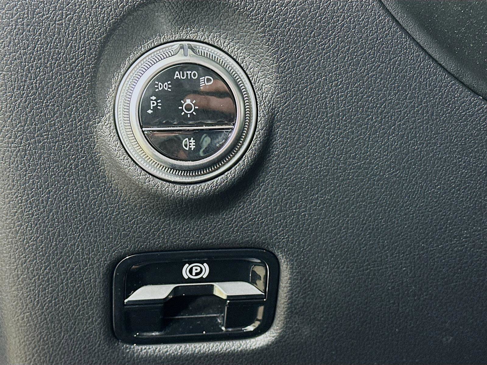 Certified 2024 Mercedes-Benz C 300 4MATIC Sedan image 10