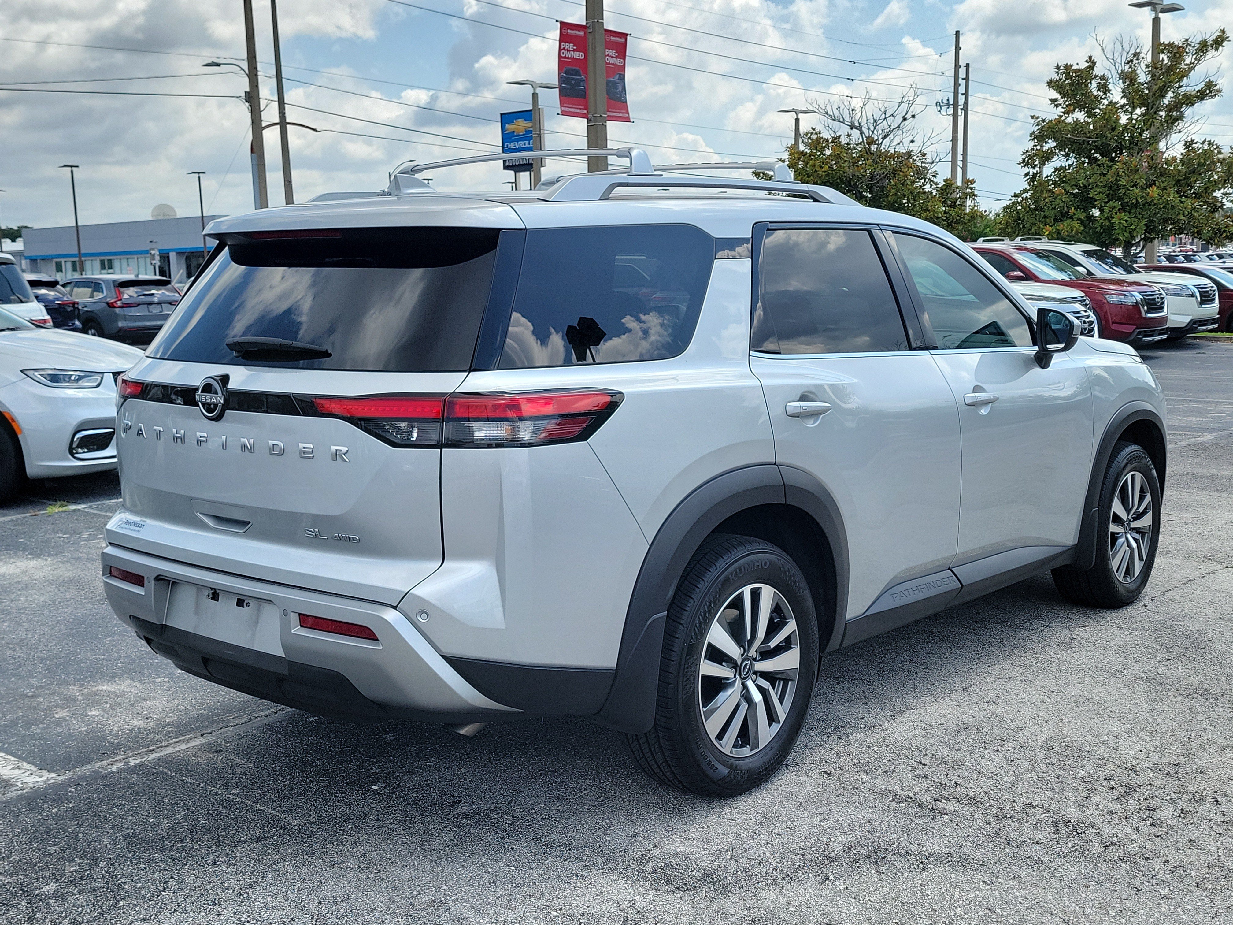 Certified 2025 Nissan Pathfinder SL AWD/4WD image 4