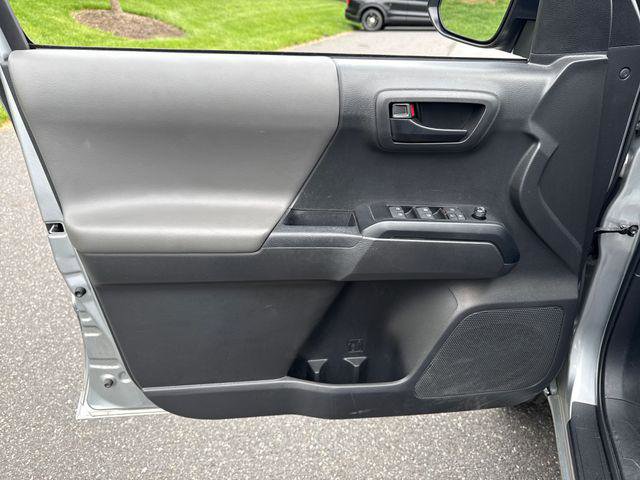 Certified 2023 Toyota Tacoma SR AWD/4WD image 22