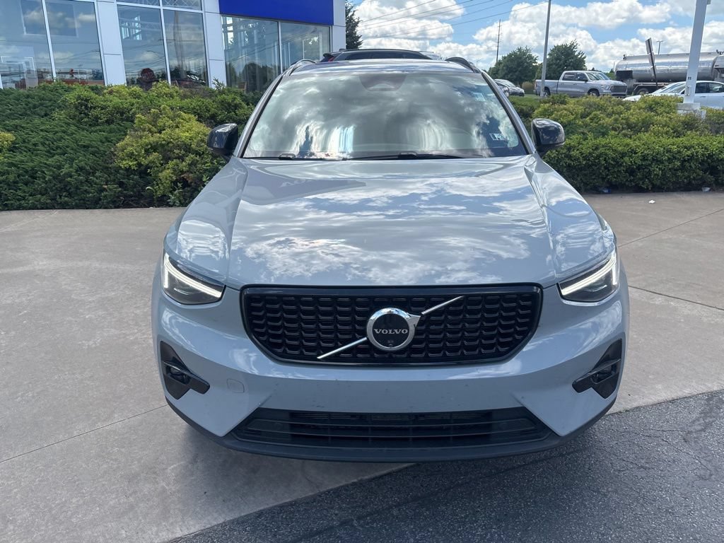 Certified 2024 Volvo XC40 B5 Ultimate w/ Protection Package Premier AWD/4WD image 3