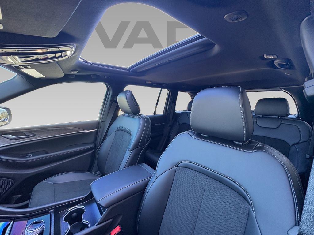 New 2026 Jeep Grand Cherokee Altitude image 5
