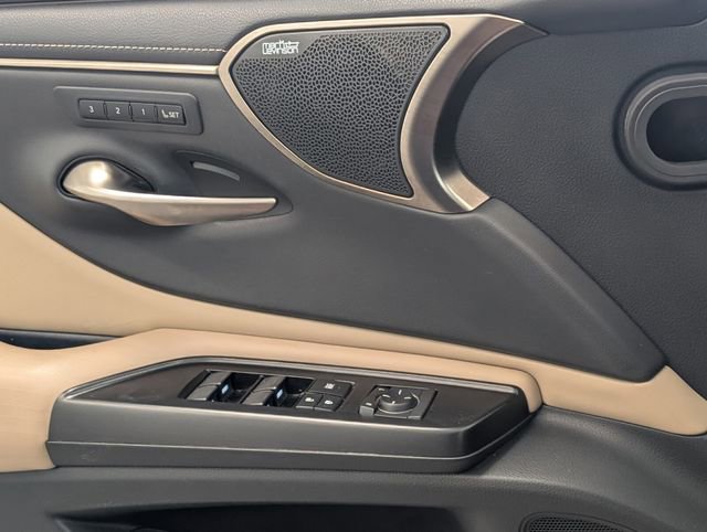 Used 2019 Lexus ES 350 Ultra Luxury w/ Accessory Package 2 image 25