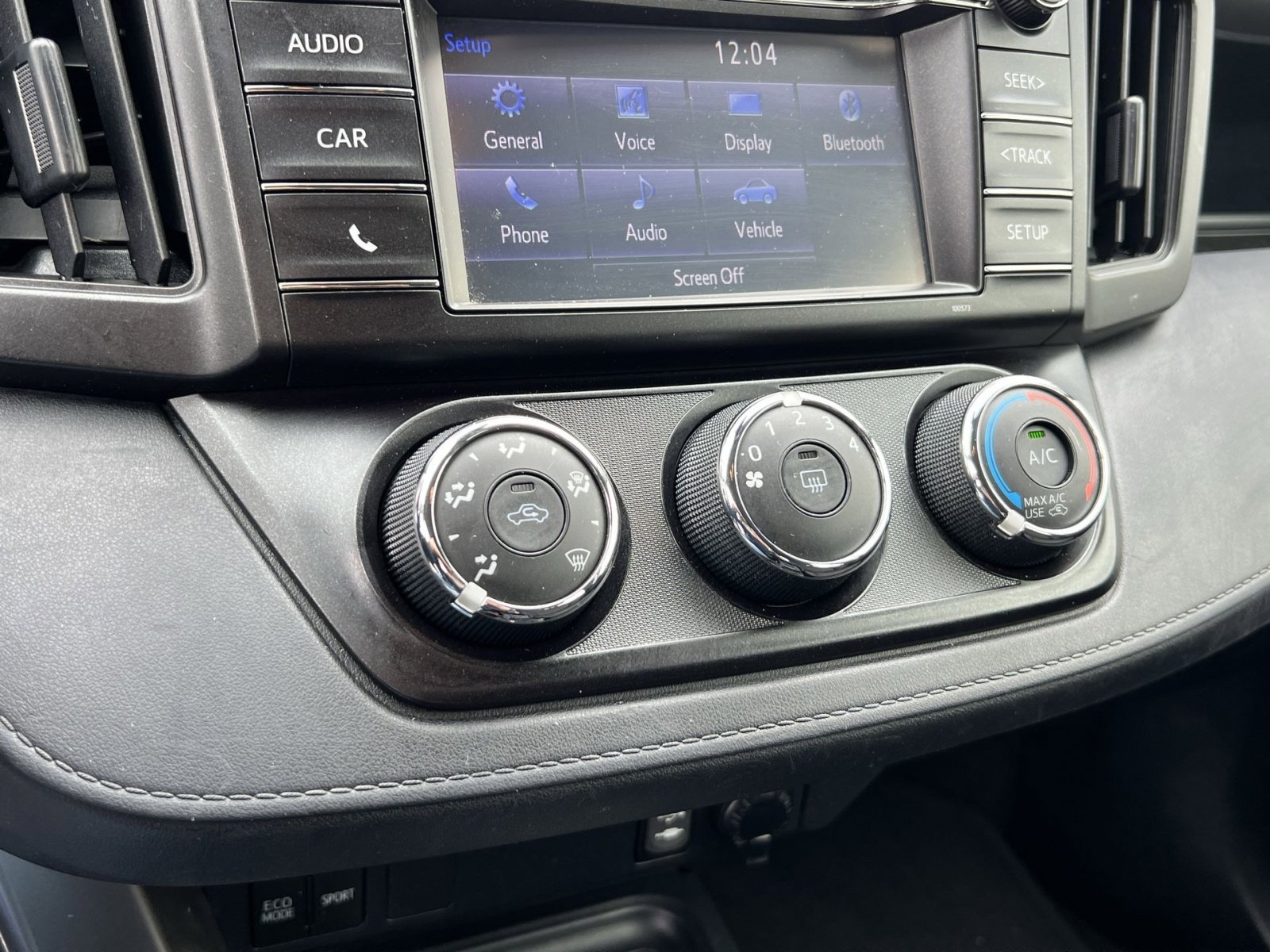 Used 2018 Toyota RAV4 LE w/ Carpet Mat Package FWD image 22