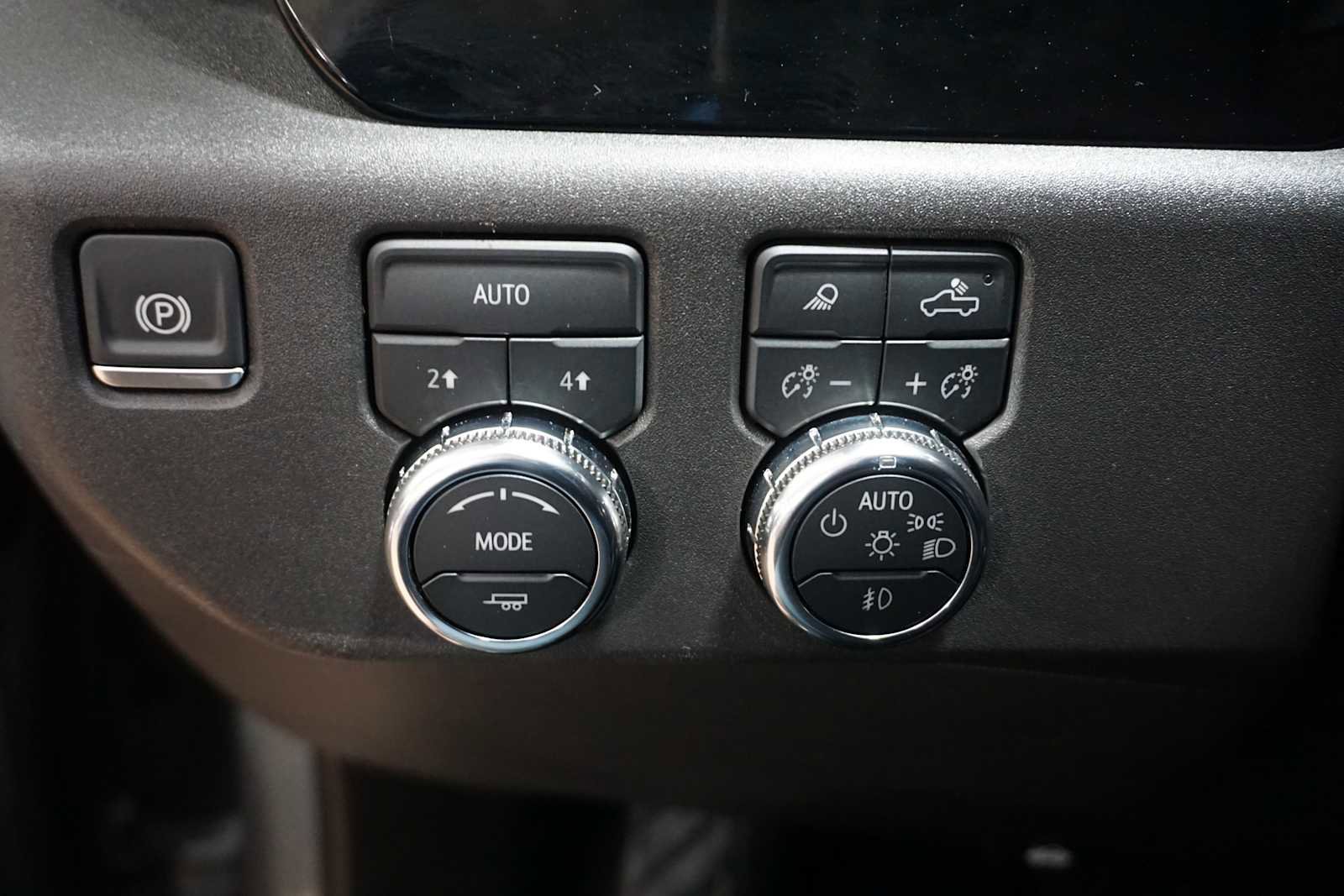 Certified 2025 GMC Sierra 1500 SLT image 28