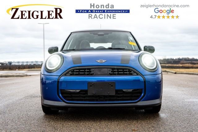 Used 2025 MINI Cooper 2-Door Hardtop image 2