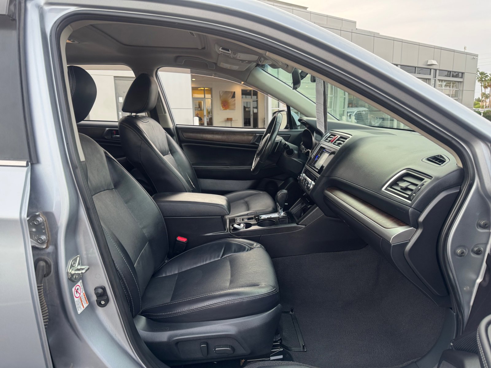 Used 2017 Subaru Outback 3.6R Limited image 19