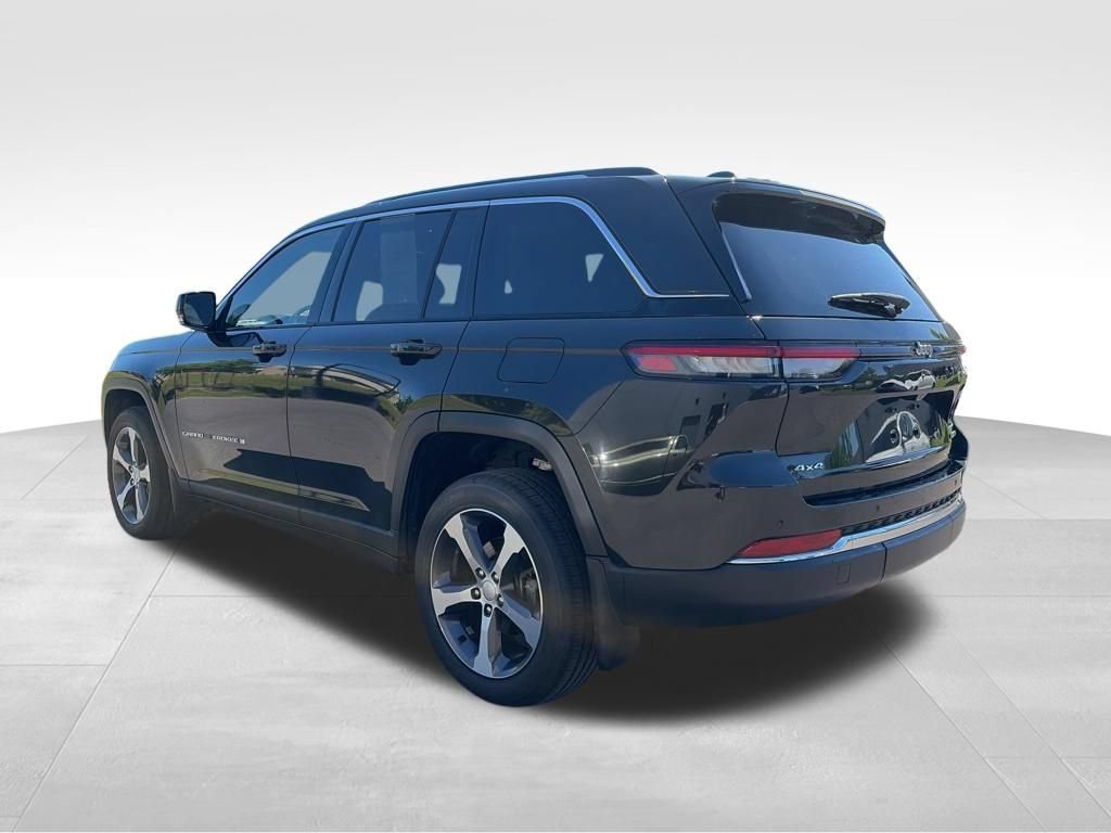Used 2023 Jeep Grand Cherokee Limited w/ MOPAR Finishing Package AWD/4WD image 15