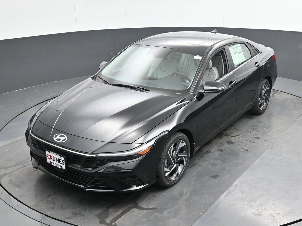 Used 2025 Hyundai Elantra Limited FWD image 43