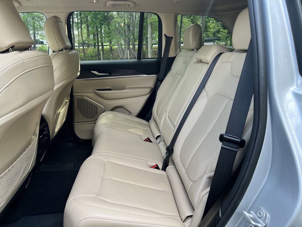 Used 2022 Jeep Grand Cherokee Limited image 16
