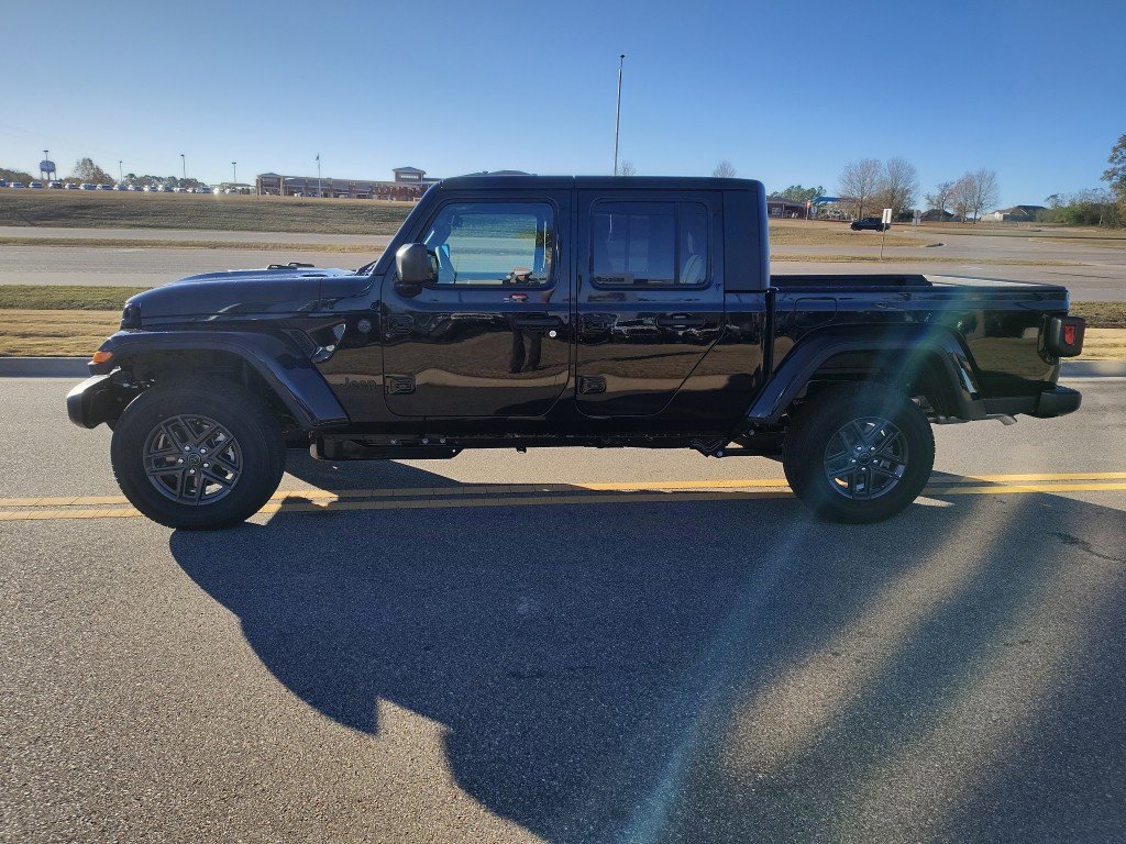 New 2026 Jeep Gladiator Sport AWD/4WD image 5