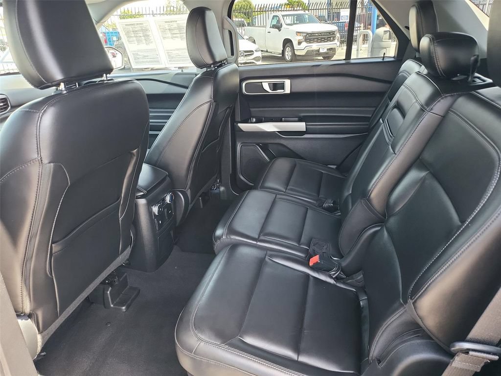 Used 2022 Ford Explorer XLT w/ Equipment Group 202A RWD image 16