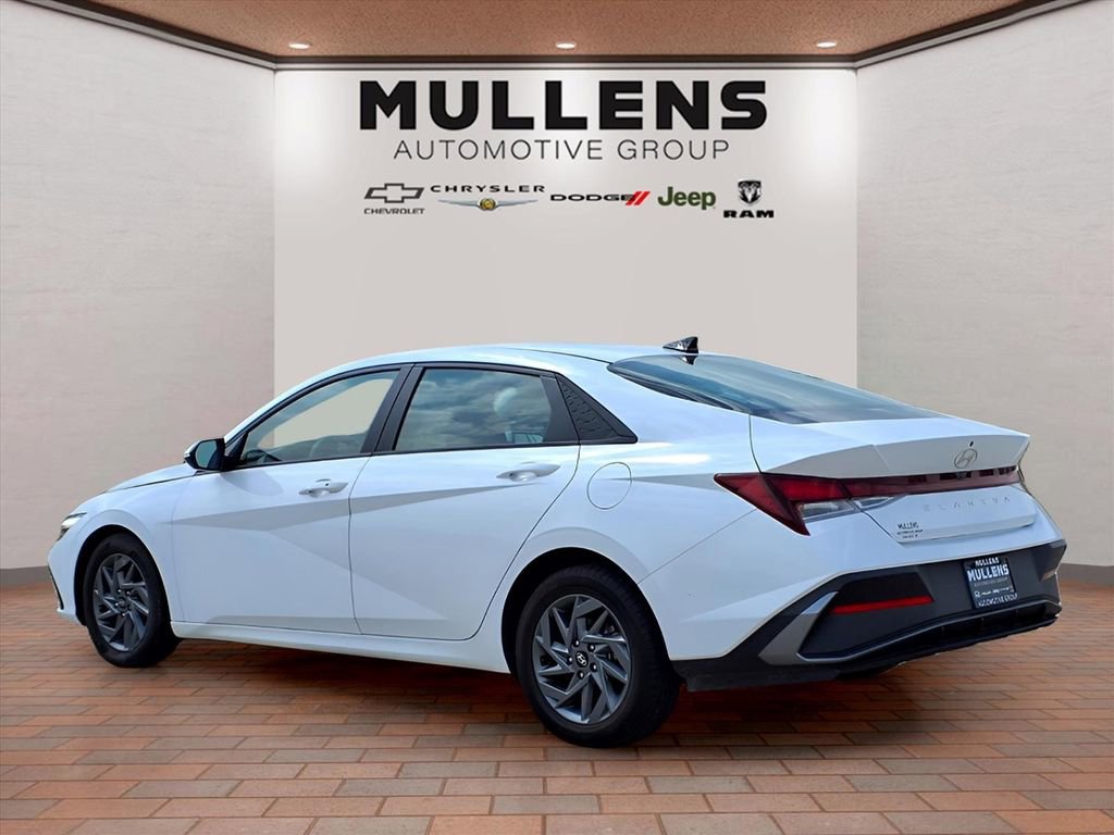 Used 2024 Hyundai Elantra SEL FWD image 4