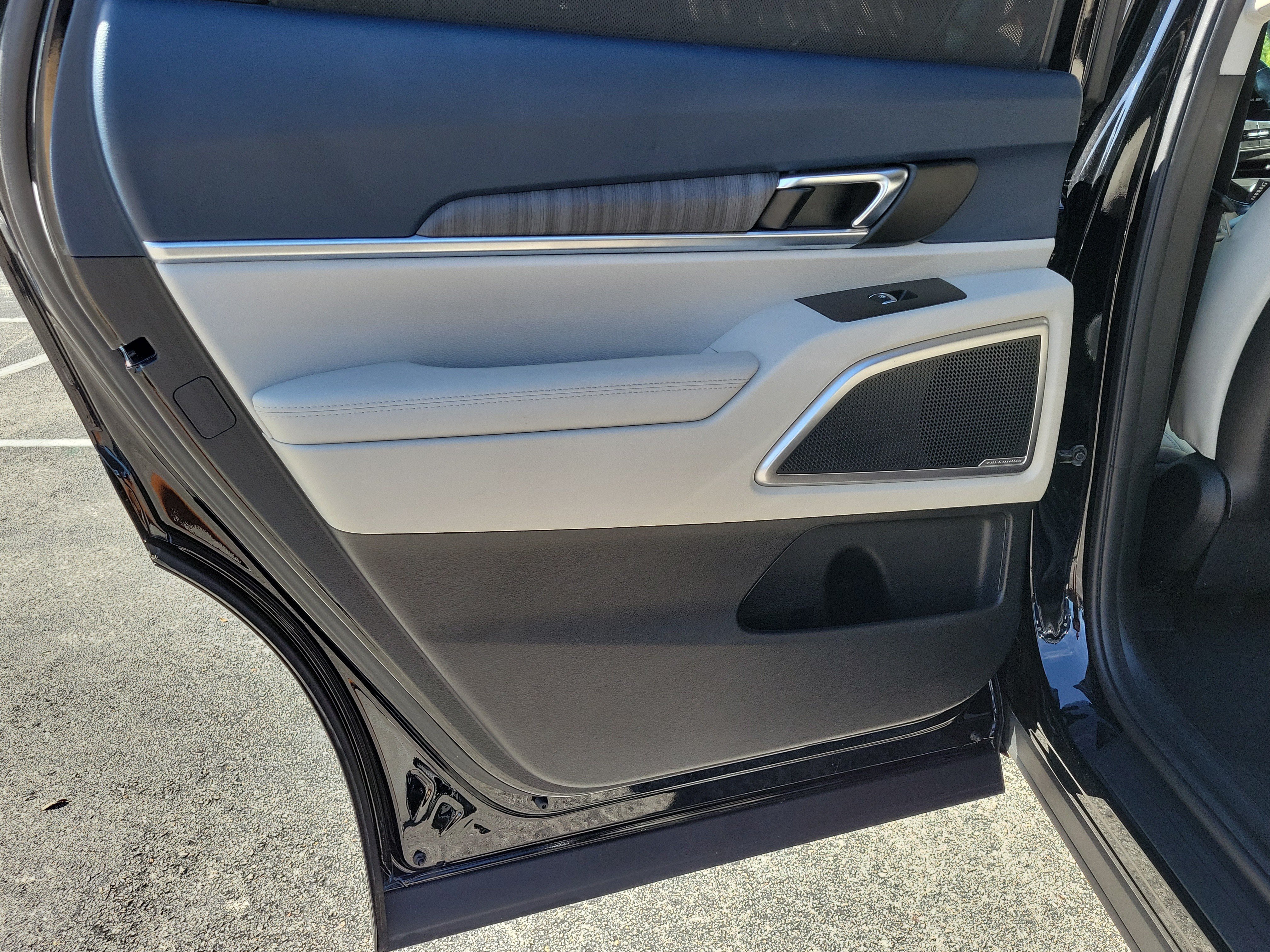 Used 2024 Kia Telluride EX w/ EX Captain's Chair Package FWD image 10
