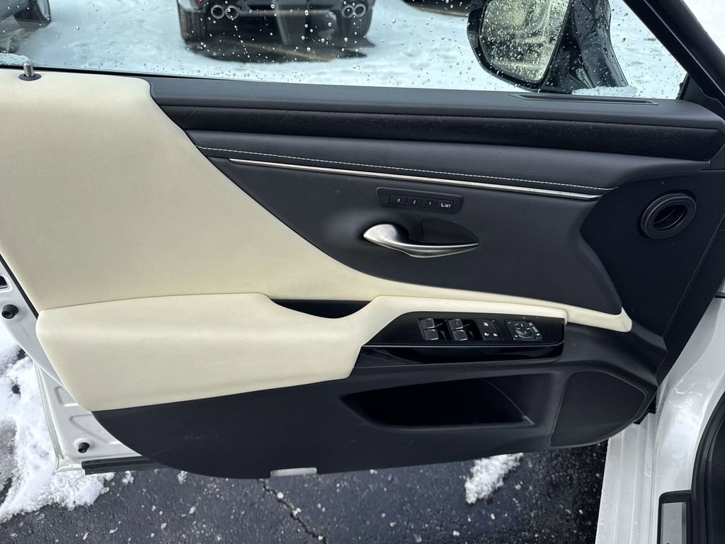 Used 2022 Lexus ES 300h w/ Premium Package image 22