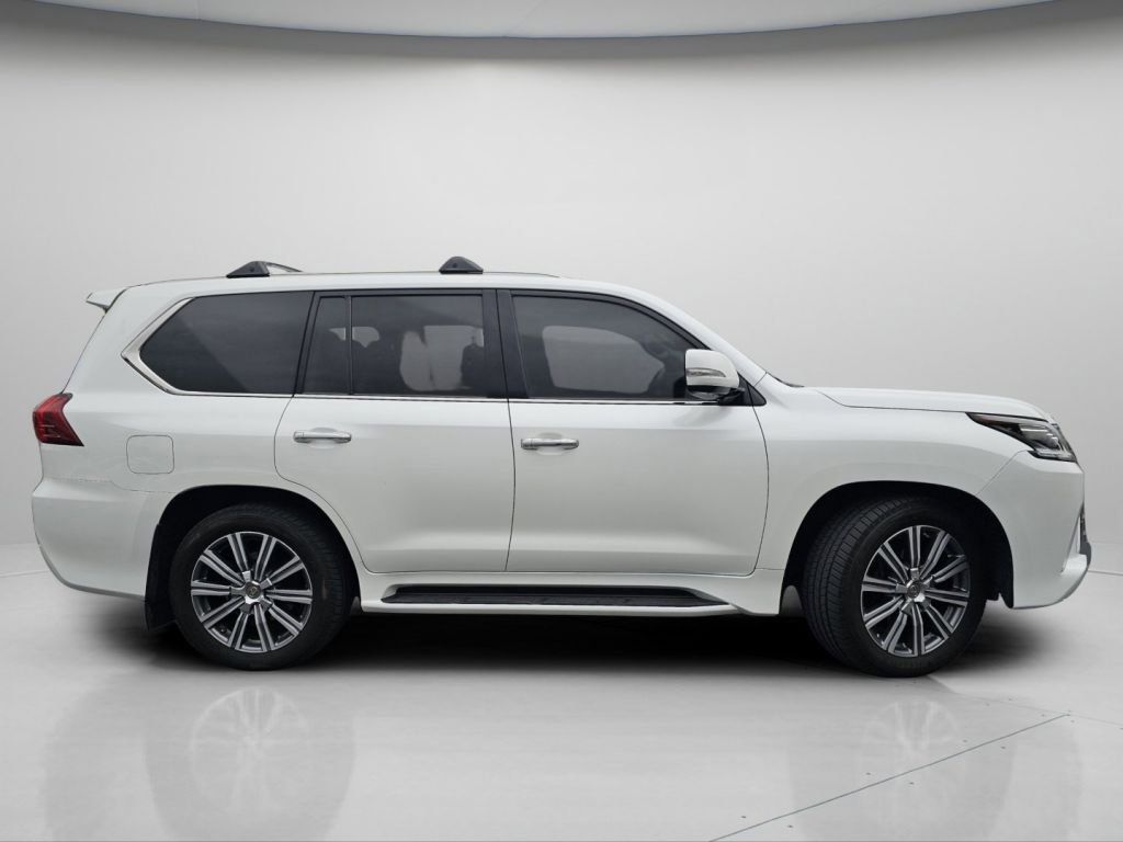 Used 2017 Lexus LX 570 4WD w/ Luxury Package image 28