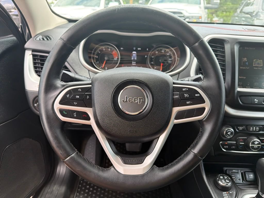 Used 2017 Jeep Cherokee Trailhawk w/ Comfort/Convenience Group AWD/4WD image 50