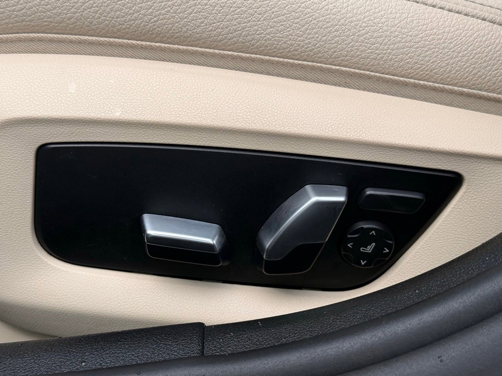 Used 2018 BMW 530i xDrive AWD/4WD image 17