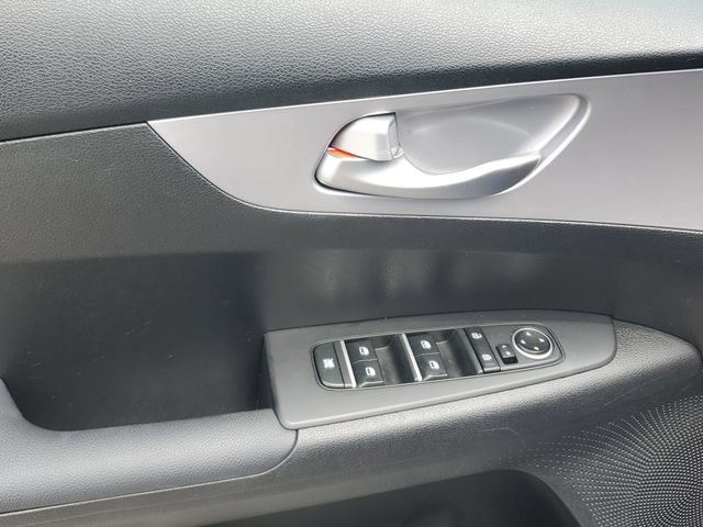 Certified 2023 Kia Forte LXS FWD image 17