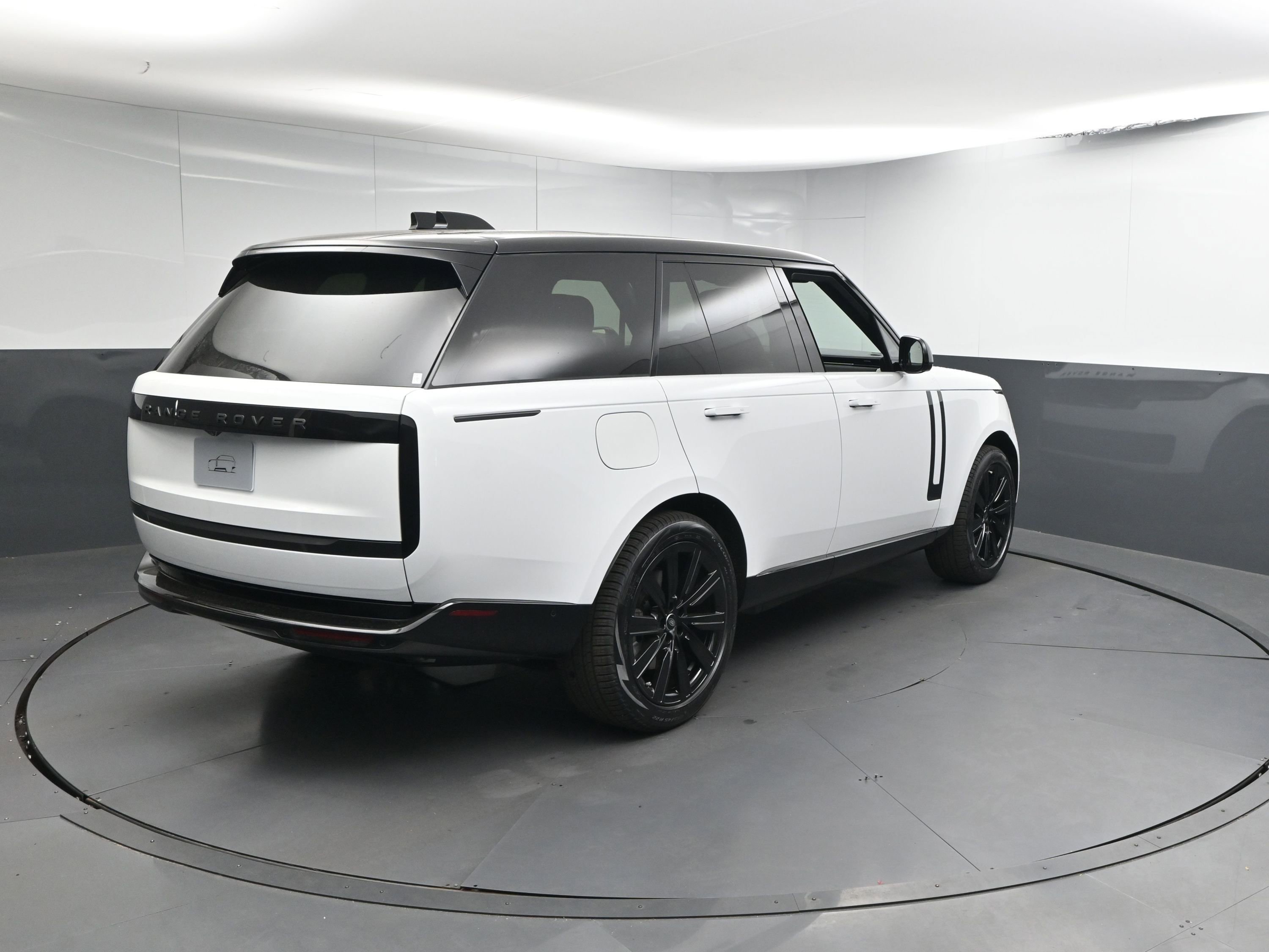 New 2025 Land Rover Range Rover SE image 21
