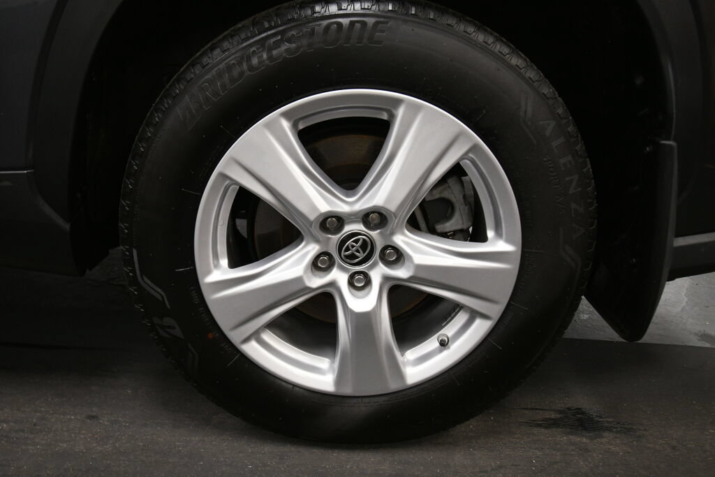 Used 2023 Toyota Highlander LE AWD/4WD image 35
