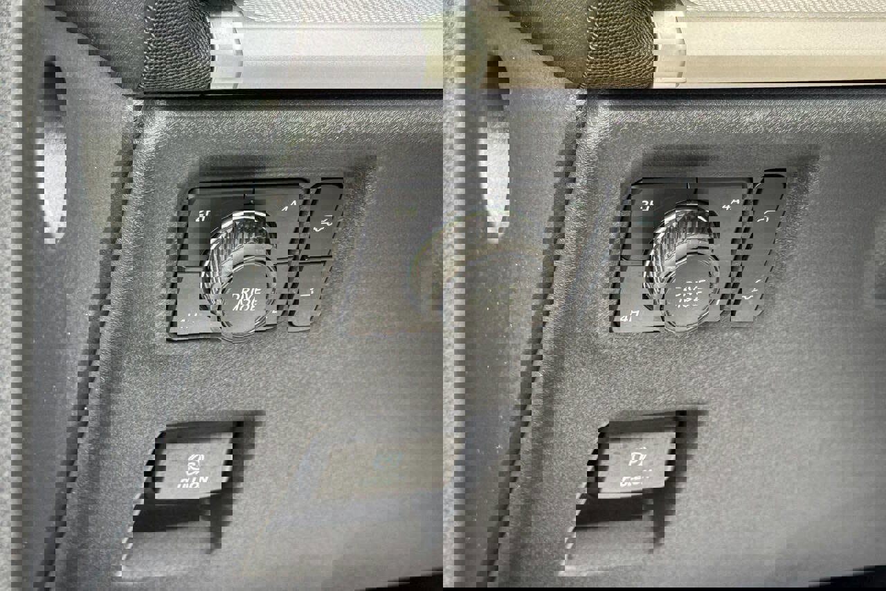 Used 2025 Ford Expedition Active image 29