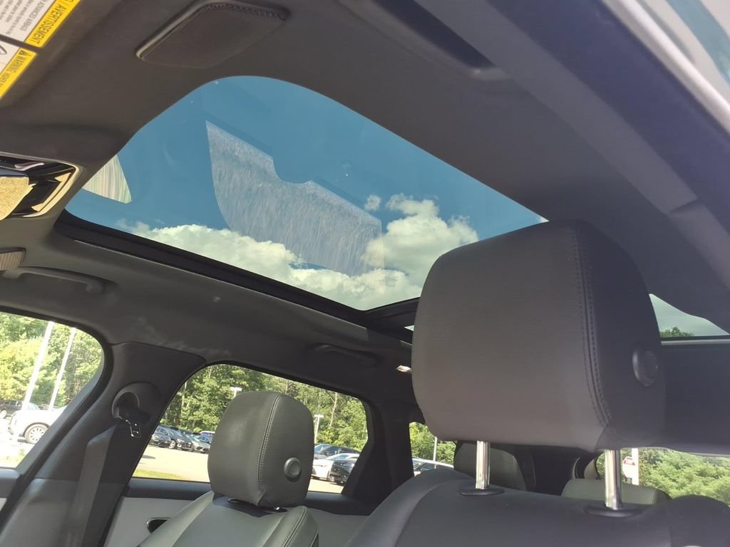 New 2026 Land Rover Range Rover Velar Dynamic SE AWD/4WD image 13