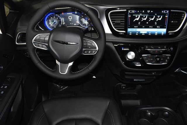 New 2026 Chrysler Pacifica Select image 13