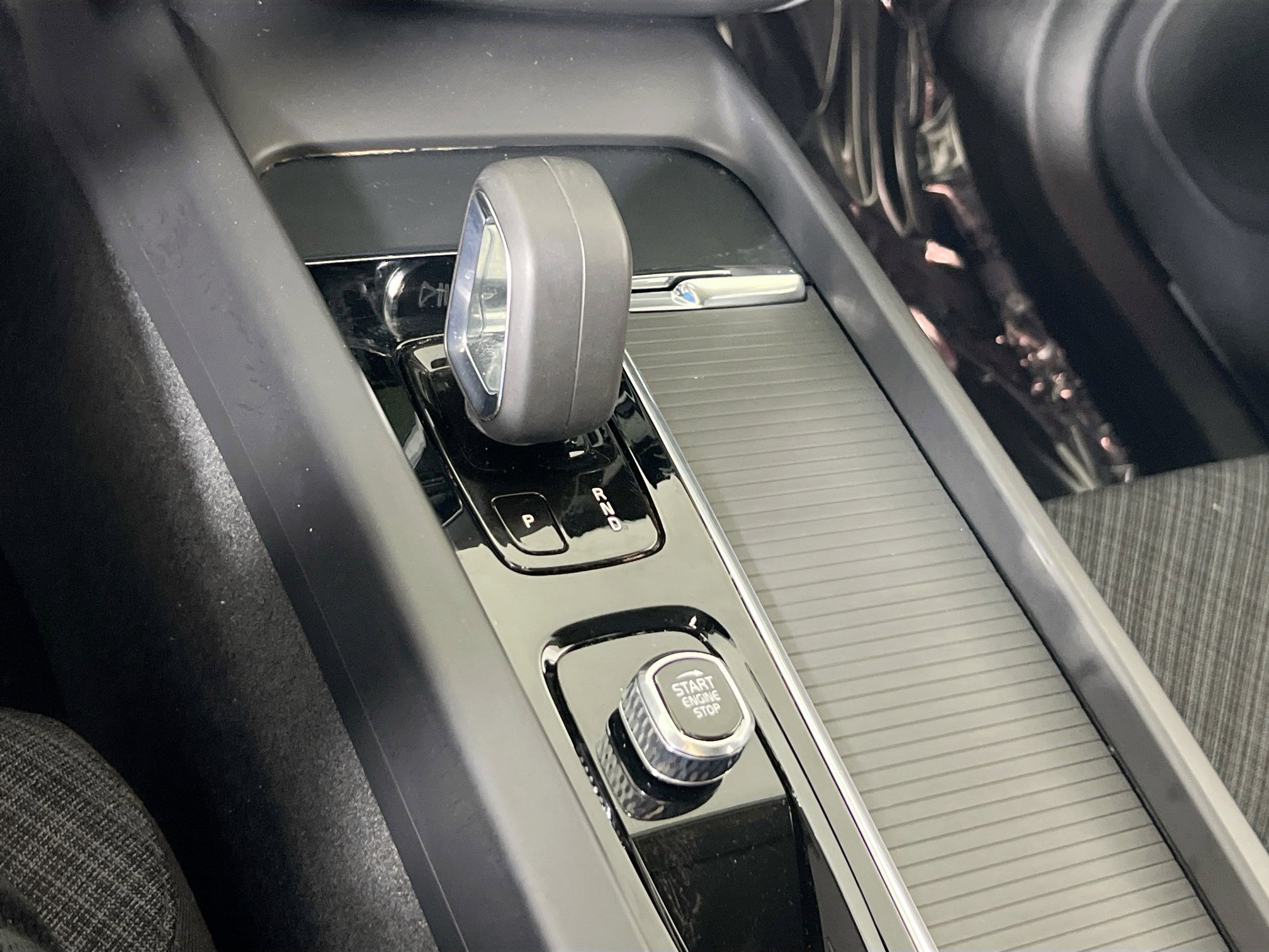 Used 2022 Volvo XC60 B5 Momentum image 17