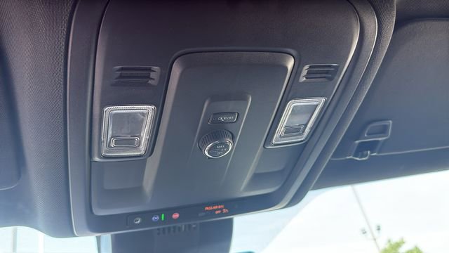 Used 2025 Chevrolet Suburban Z71 AWD/4WD image 20