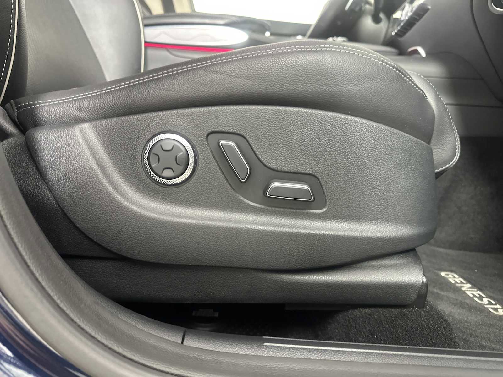 Used 2023 Genesis GV70 2.5T w/ Advanced Package image 31