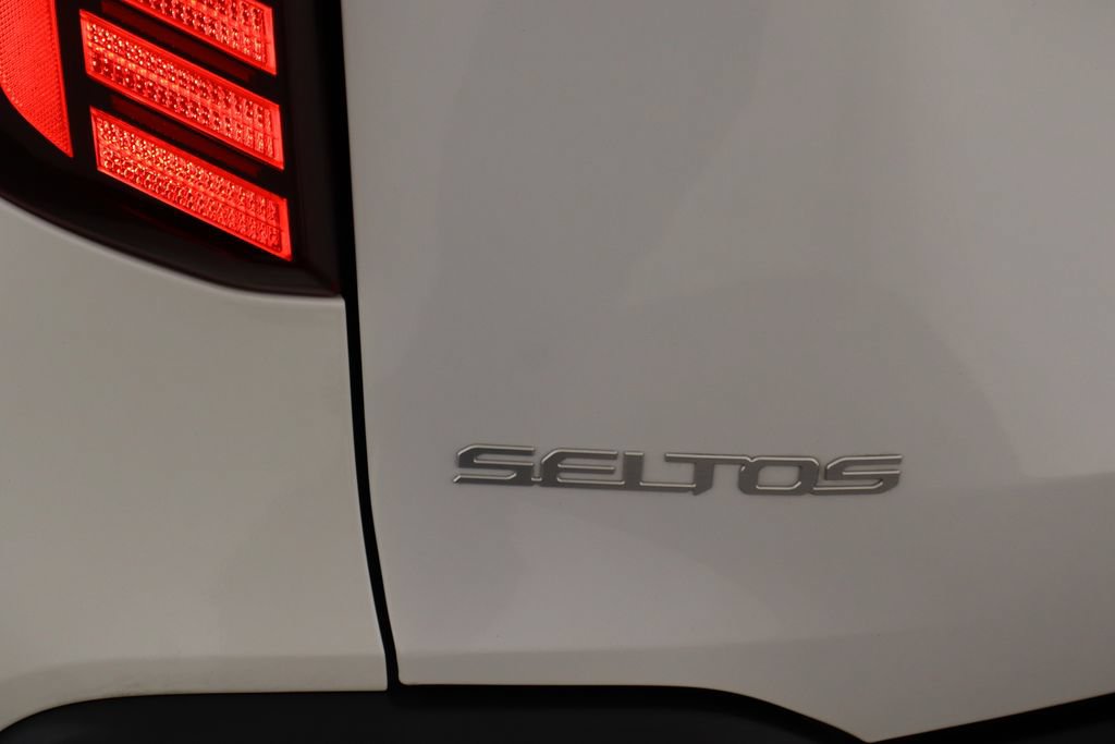 Used 2024 Kia Seltos EX FWD image 40