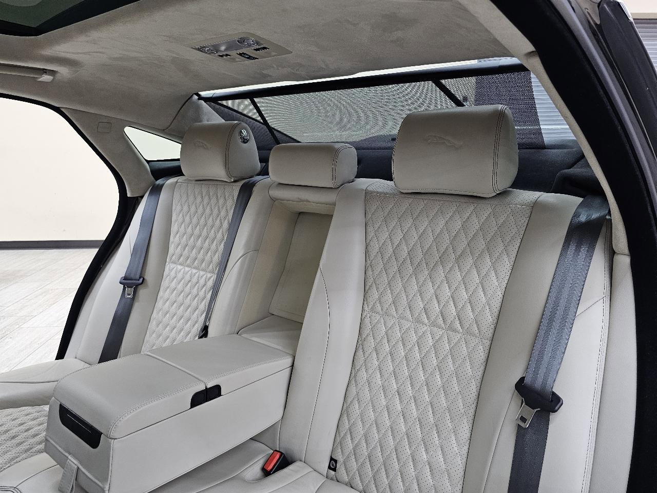 Used 2019 Jaguar XJ L Supercharged RWD image 26