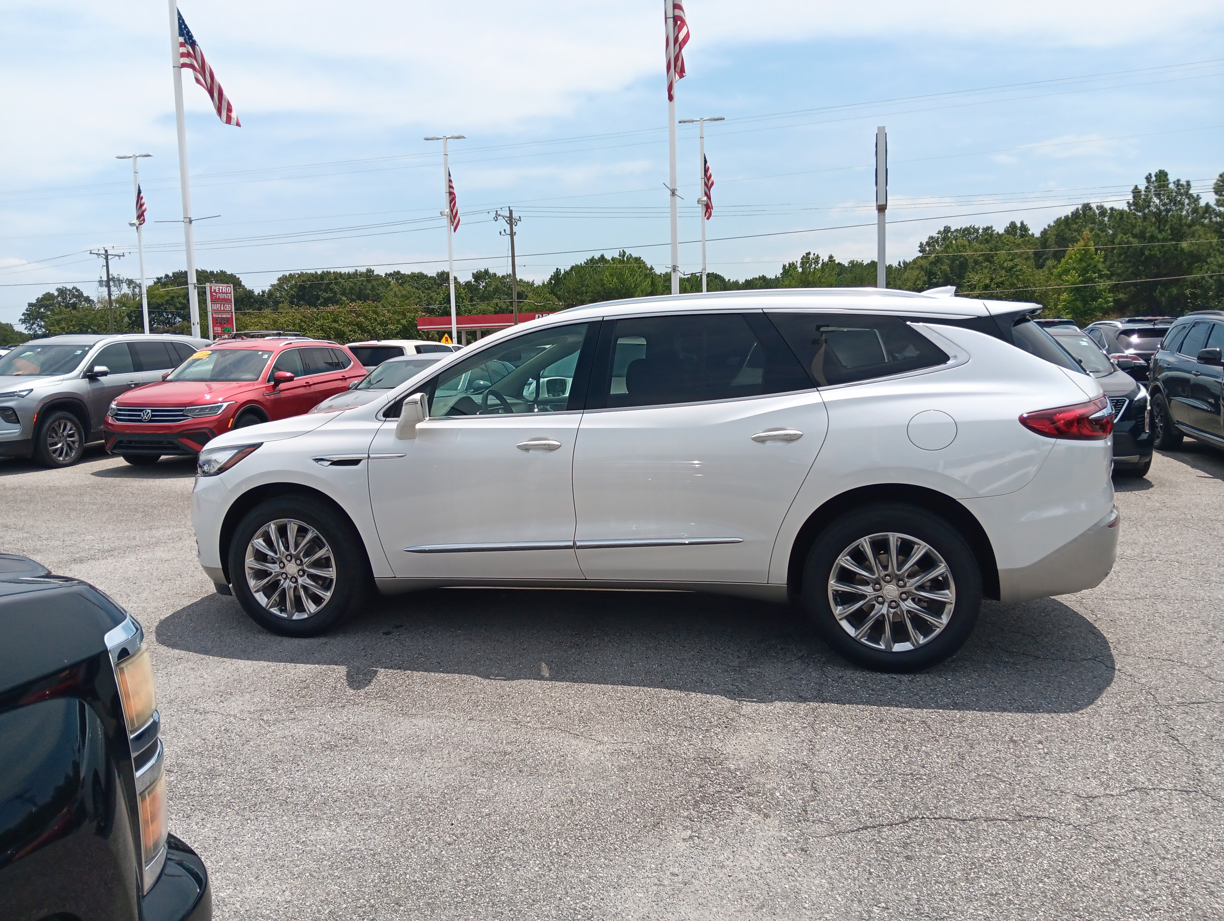Used 2020 Buick Enclave Essence w/ Sound and Sites Package FWD image 3