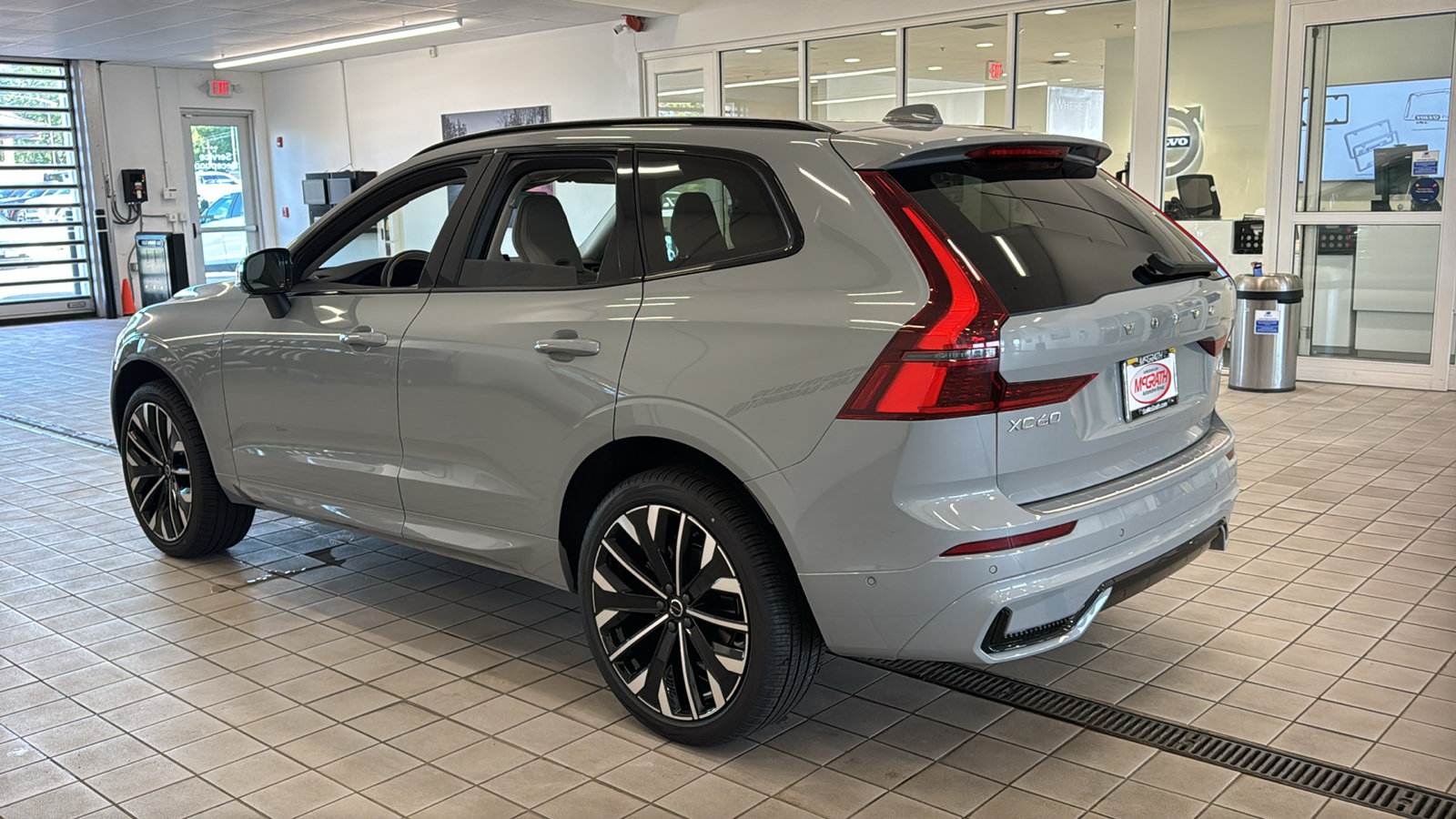 New 2026 Volvo XC60 B5 Ultra w/ Protection Package Premier AWD/4WD image 7