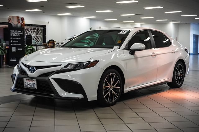 Used 2024 Toyota Camry SE w/ Audio Upgrade Package FWD image 3
